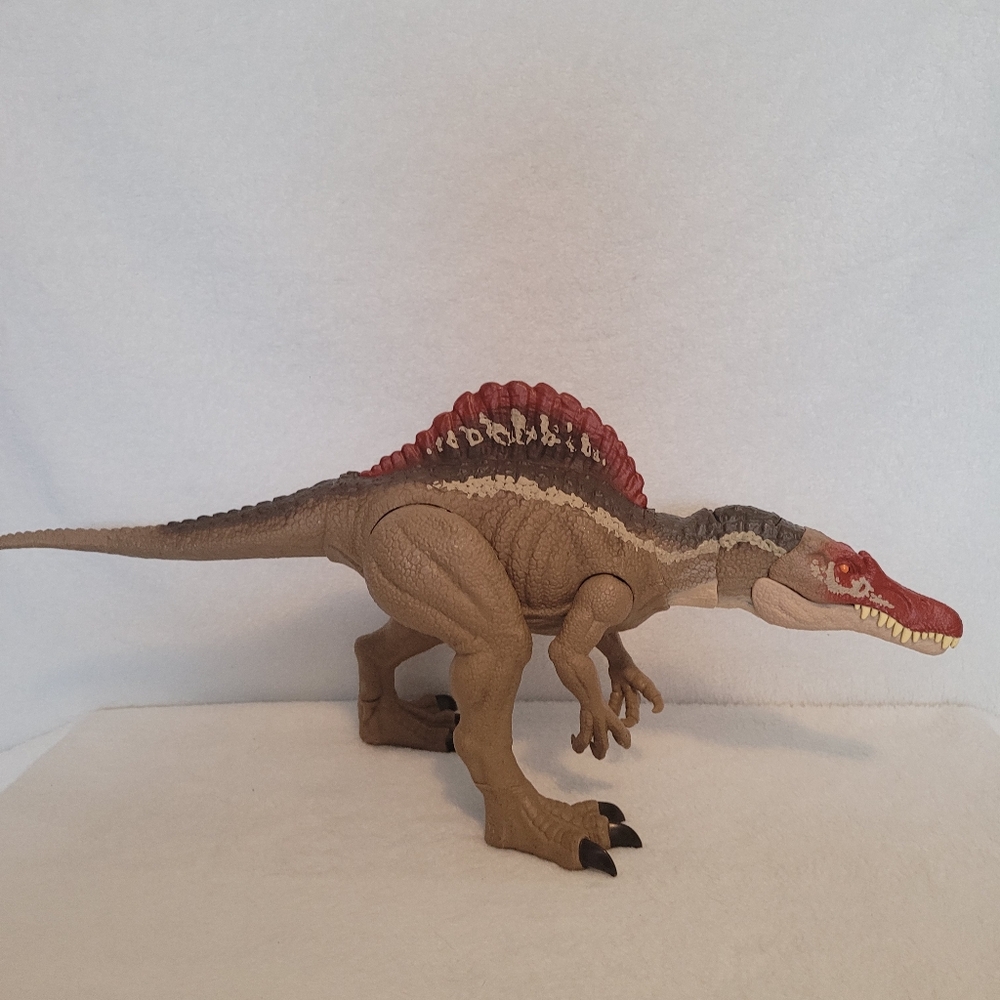 Jurassic World biting spinosaurus